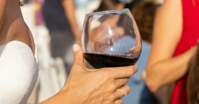 Harris: How to avoid overspending during the holidays