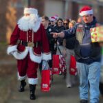 Southaven police, volunteers give Christmas gifts to local family Southaven police, volunteers give Christmas gifts to local family