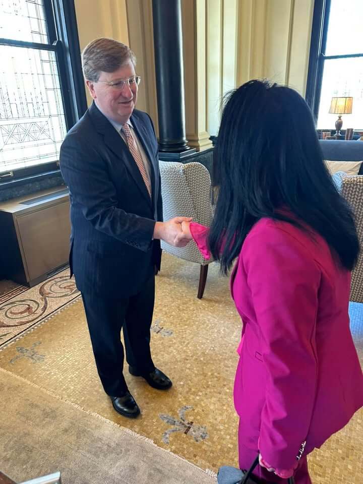 Mississippi governor meets with Canadian consul general to discuss trade