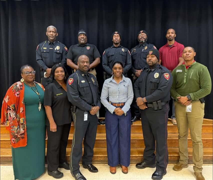Vicksburg Police Department Shares Storytime at Warrenton Elementary