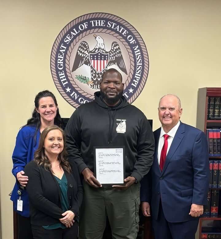 Investigator Jimmy Rogers receives award for case leading to child predator's conviction