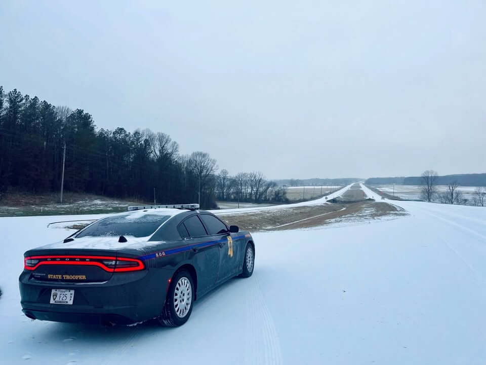 North Mississippi roads turn icy; agency urges residents to stay home
