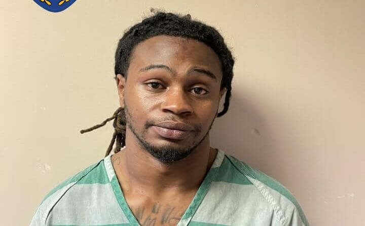 Man charged with assaulting officers at Texas Roadhouse in Tupelo