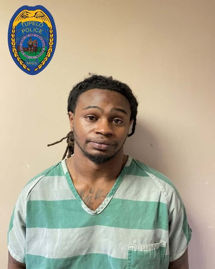 Man charged with assaulting officers at Texas Roadhouse in Tupelo