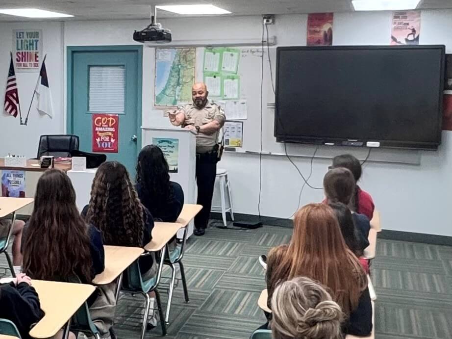 Rankin County deputies provide traffic safety briefing at East Rankin Academy