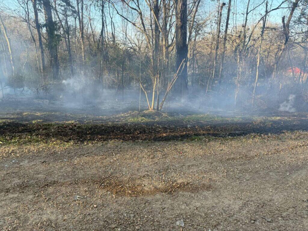 Grass fire reported on Lily Lane in Natchez