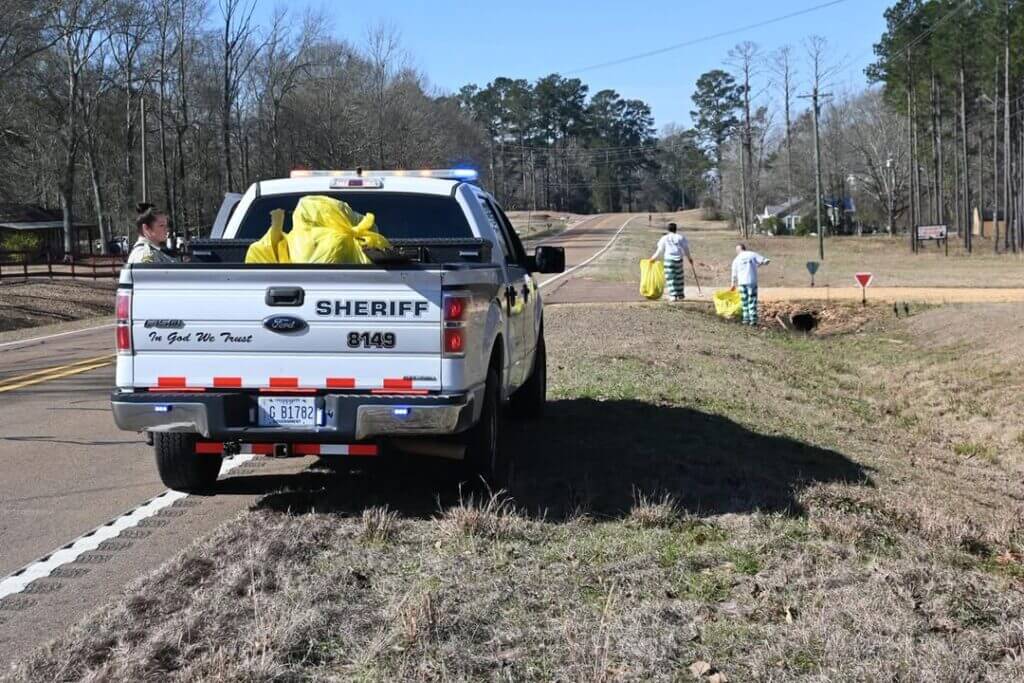 Sheriff Jones leads Pike County highway litter cleanup