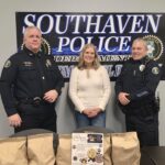 Bagel Nook delivers food to officers Bagel Nook delivers food to officers
