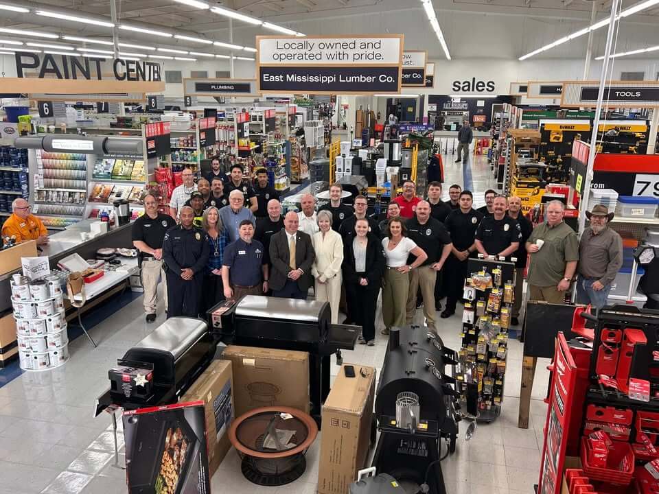 Starkville police host Coffee with a Cop at East Mississippi Lumber