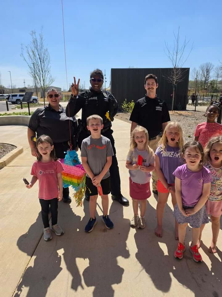 Starkville community policing unit visits McKee Park, hands out popsicles