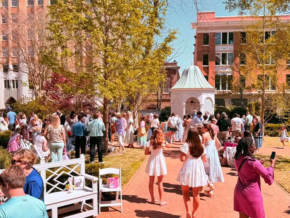 Reeves, First Lady host annual Governor's Mansion Easter egg hunt