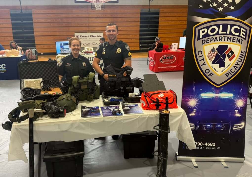 Picayune police recruit at PMHS college and career fair