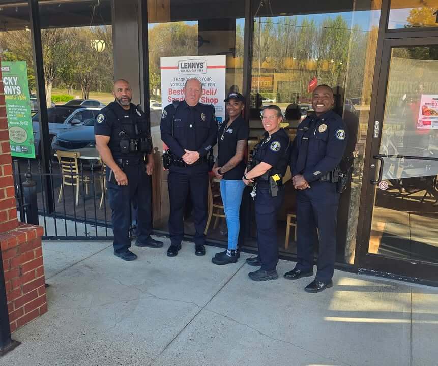 Southaven police thank Lenny's after Subs with a Cop event