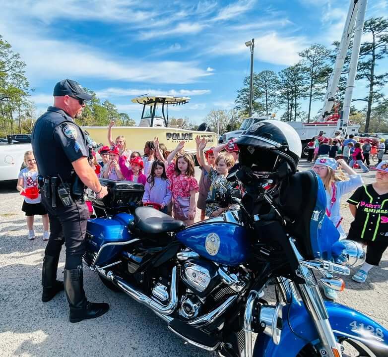 Gulfport police visit Bayou View Elementary for Career Day