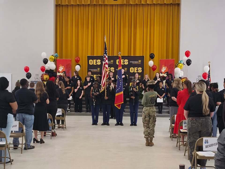 Starkville police graduate Overstreet fifth-graders from D.A.R.E.