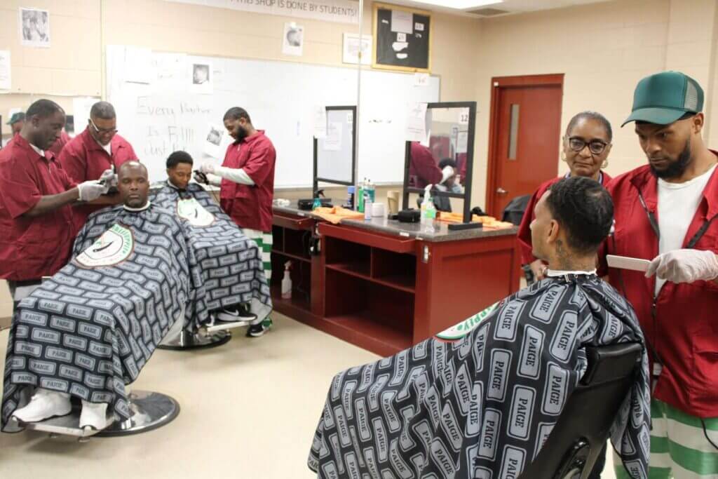 Walnut Grove inmates earn state barber licenses