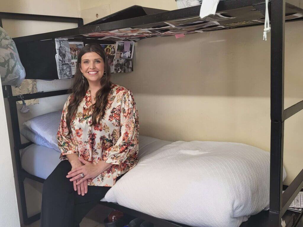 Estes returns to Flowood to keynote A&D graduation, credits program for recovery