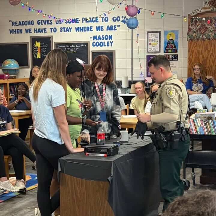 Deputy Roberts teaches fingerprinting to Guntown Middle students
