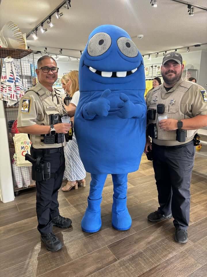 Rankin County deputies join Mustard Seed lemonade fundraiser in Flowood