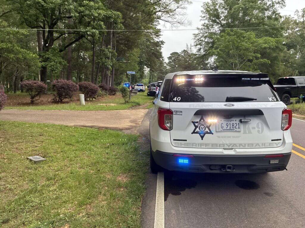 Suspect barricades inside Rankin County home after fatal shootings