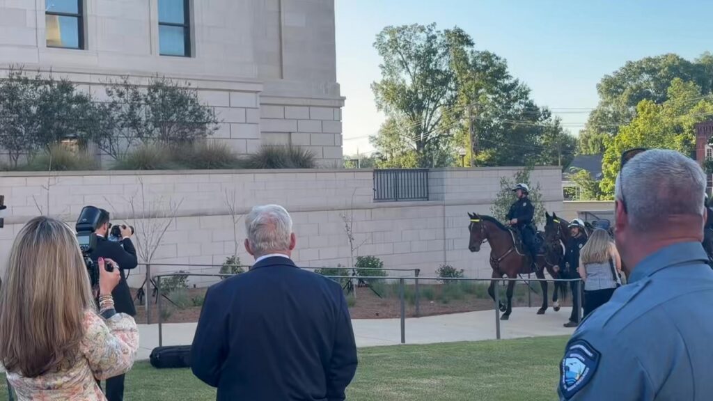 Mounted patrol joins Jackson candlelight vigil for fallen officers
