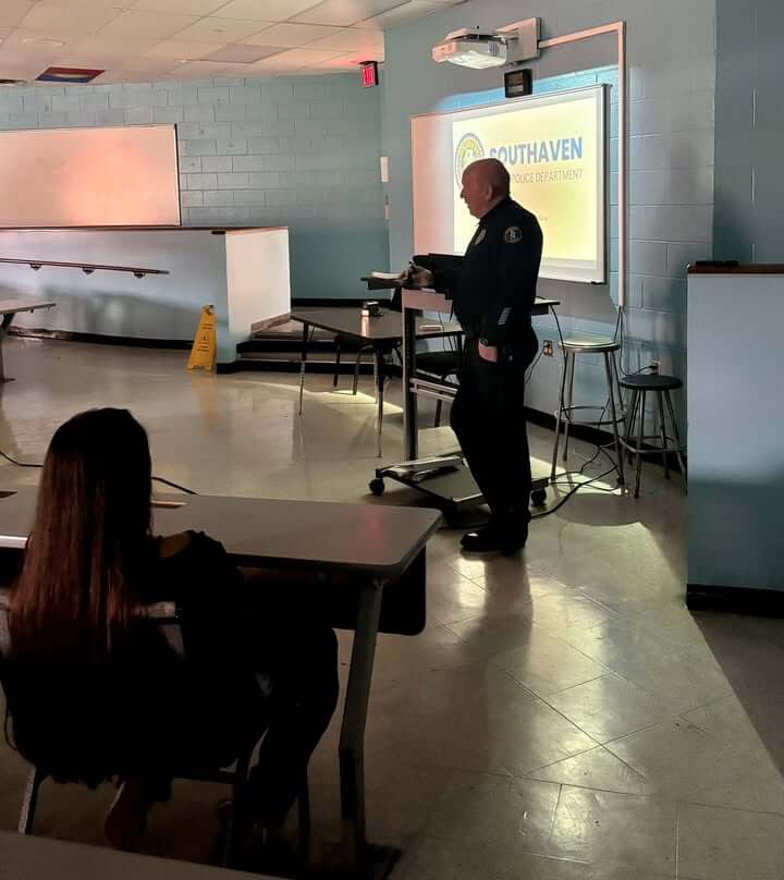 Southaven officers speak to Desoto Central drivers education class