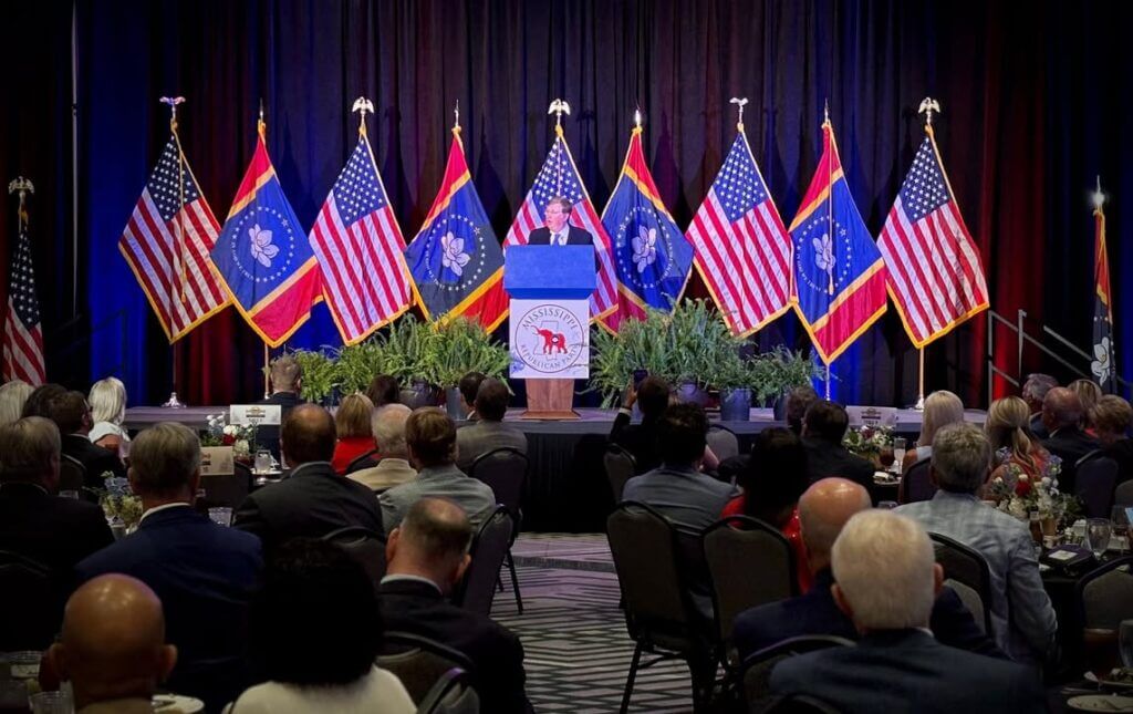 Tate Reeves praises momentum at Mississippi GOP gala