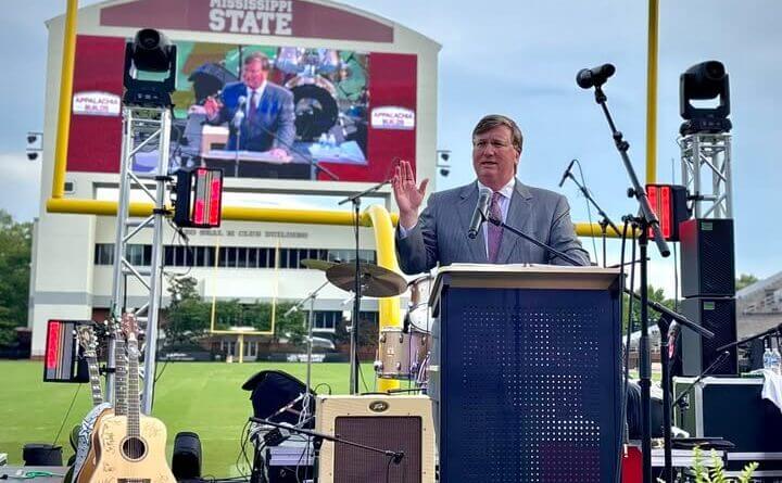 Reeves welcomes Appalachian Regional Commission to Starkville