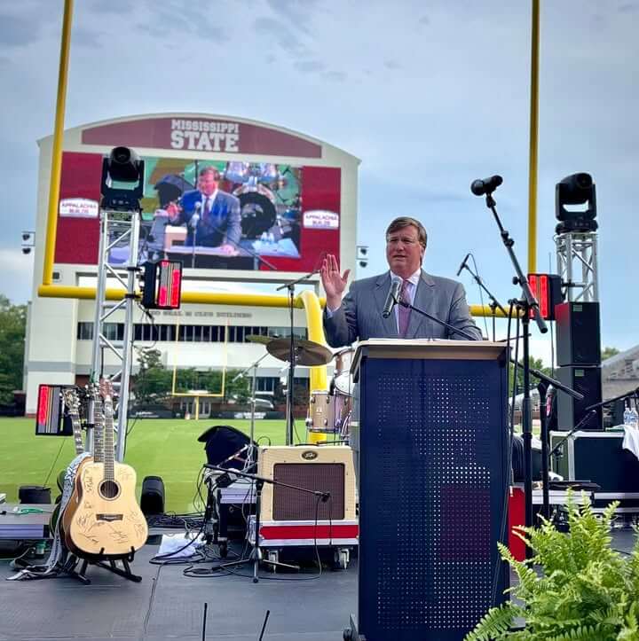 Reeves welcomes Appalachian Regional Commission to Starkville
