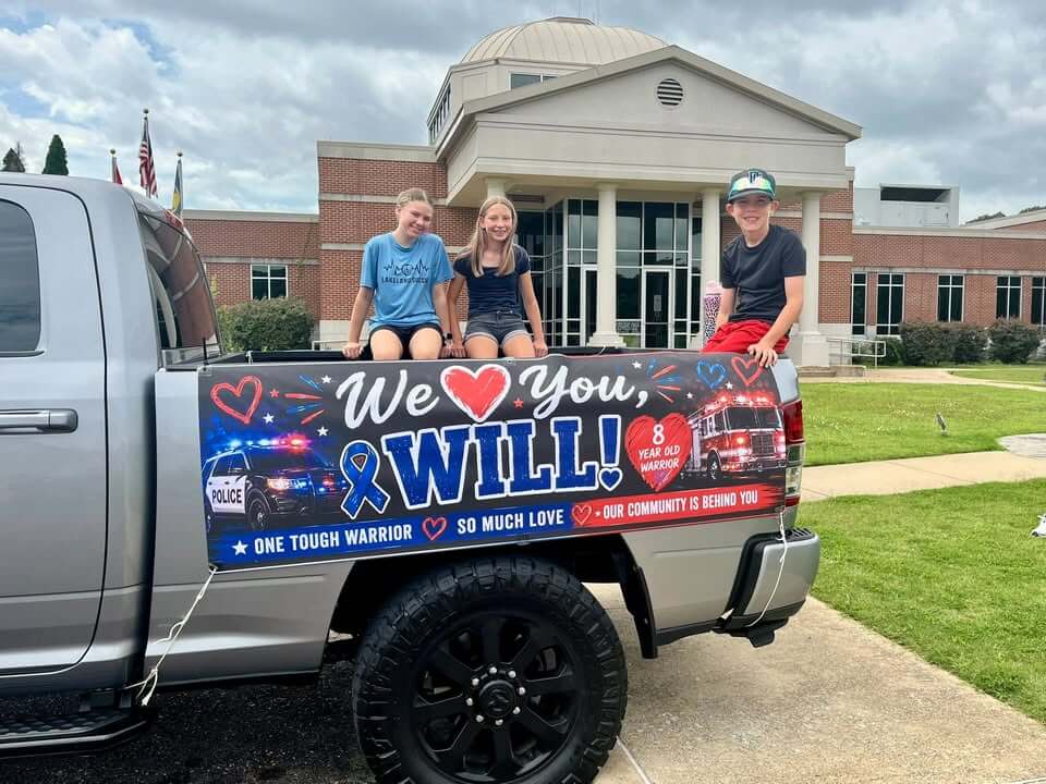 Southaven police join Parade of Lights, Sirens and Love in Somerville