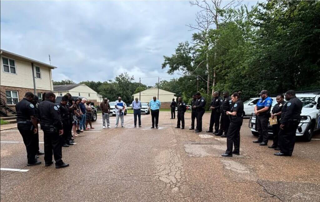 Jackson Police hold daily roll calls at Pine Ridge Gardens