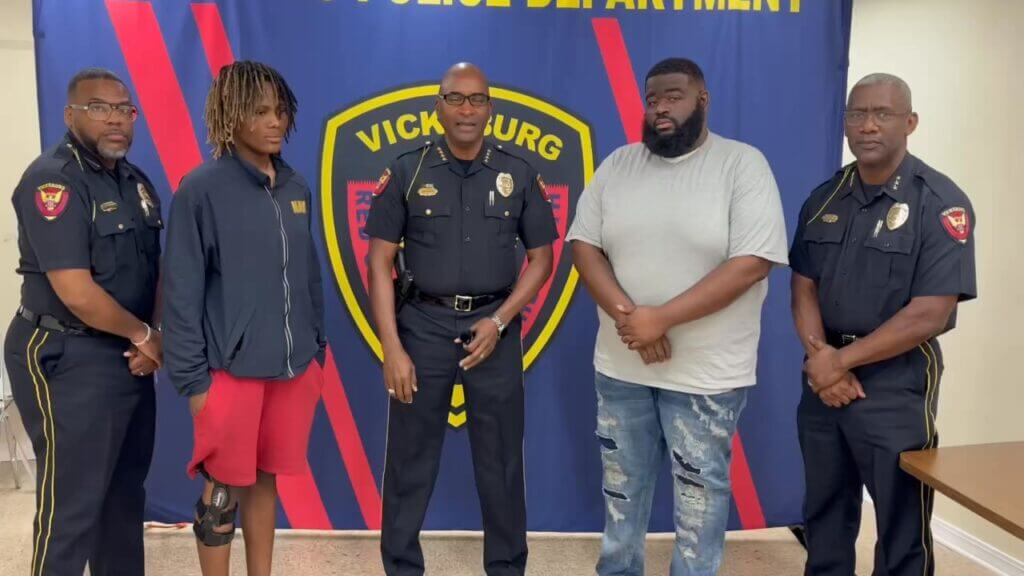 Officials honor man who aided shooting victim
