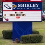 Jackson police welcome students back to Shirley Elementary Jackson police welcome students back to Shirley Elementary