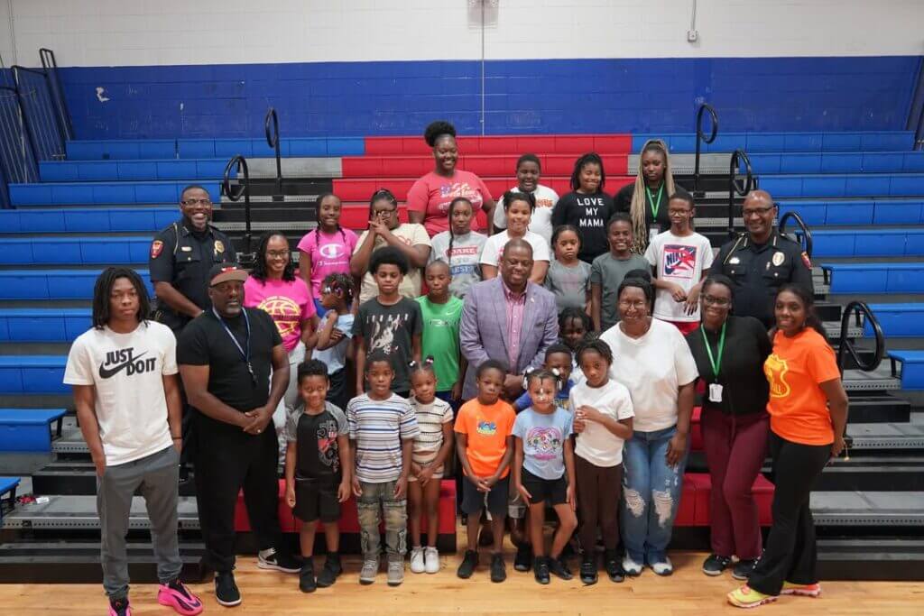 Mayor urges Streetball students to dream bigger