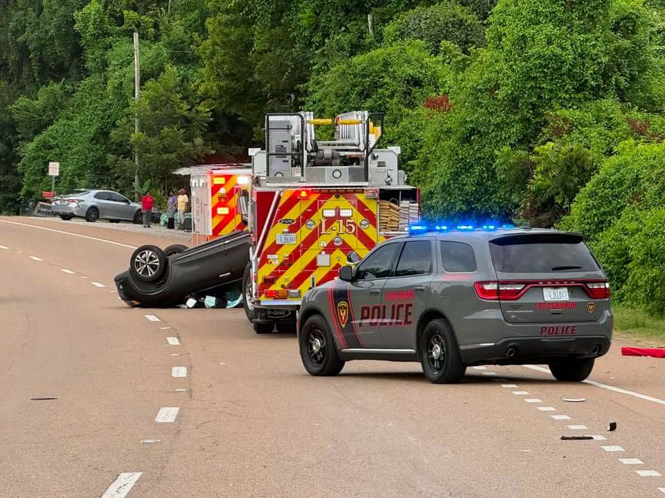 Vicksburg police respond to crash at 61 South and Warrenton Road
