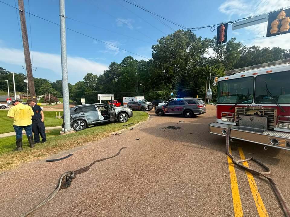 Vicksburg police respond to two-vehicle crash at Indiana Avenue and North Frontage Road