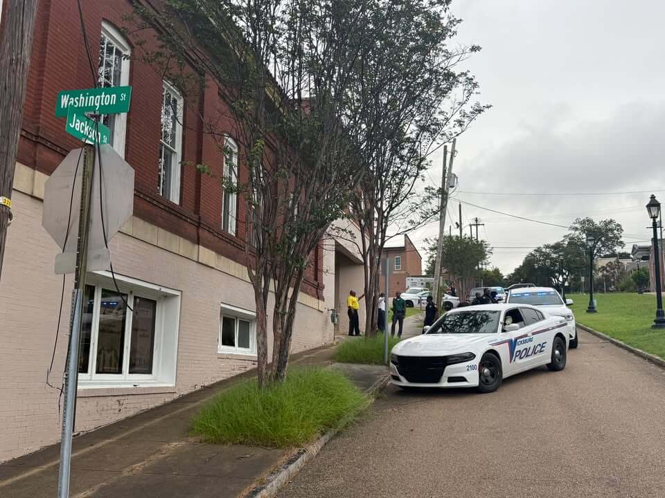 Vicksburg police investigate body found on Washington Street