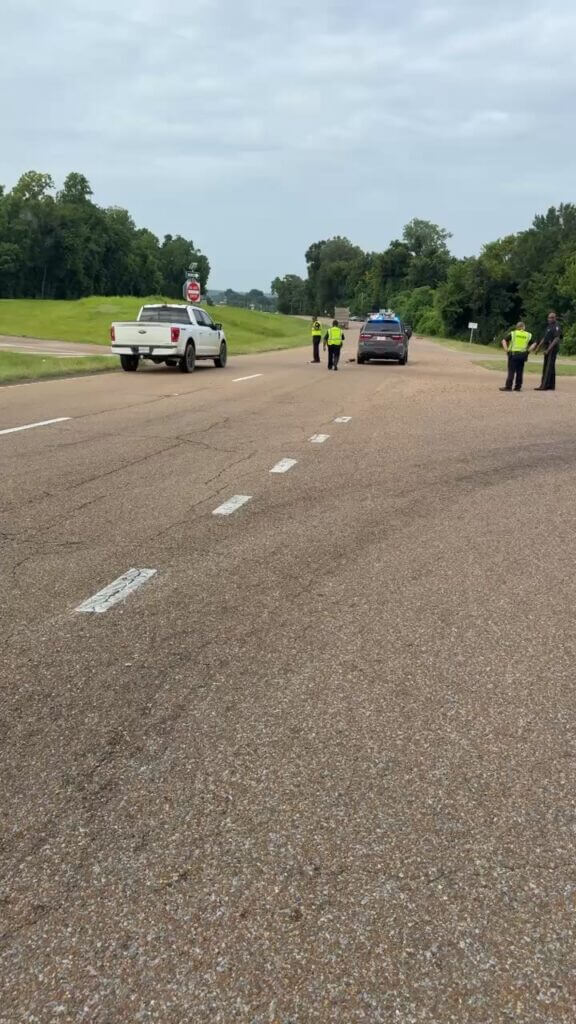 Vicksburg police respond to crash at 61 South and Warrenton Road