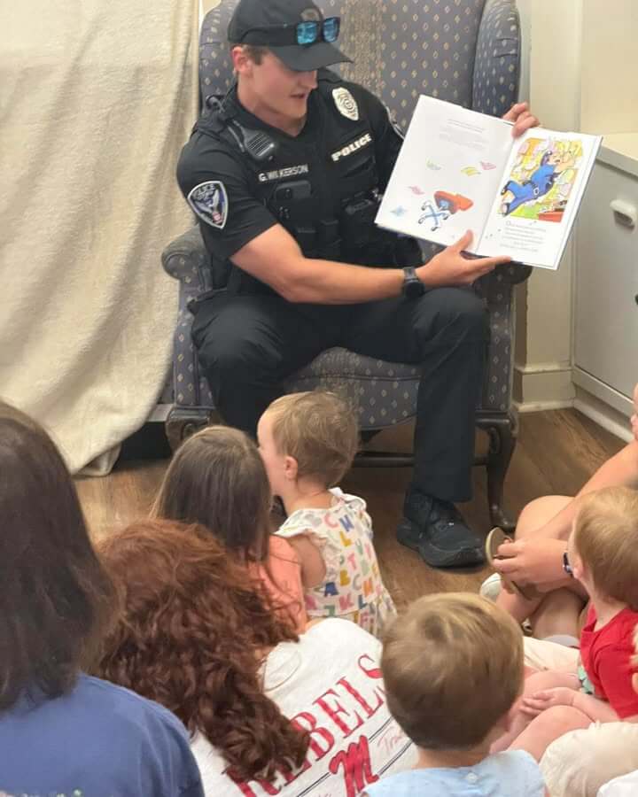 Oxford officer reads to children at Square Books Jr