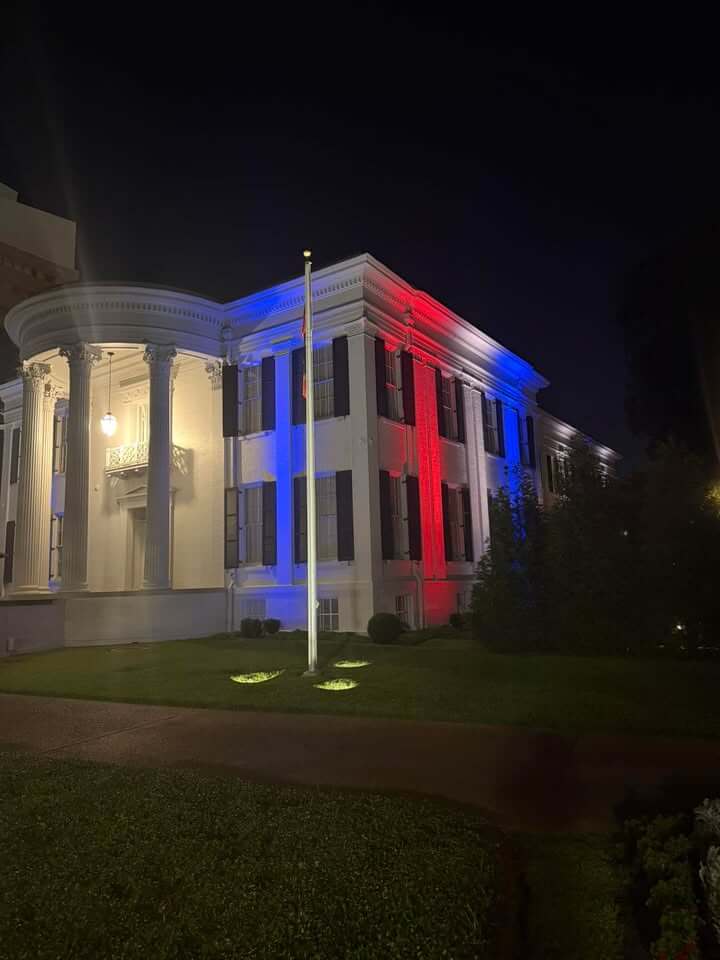 Governor's Mansion to light red, white and blue