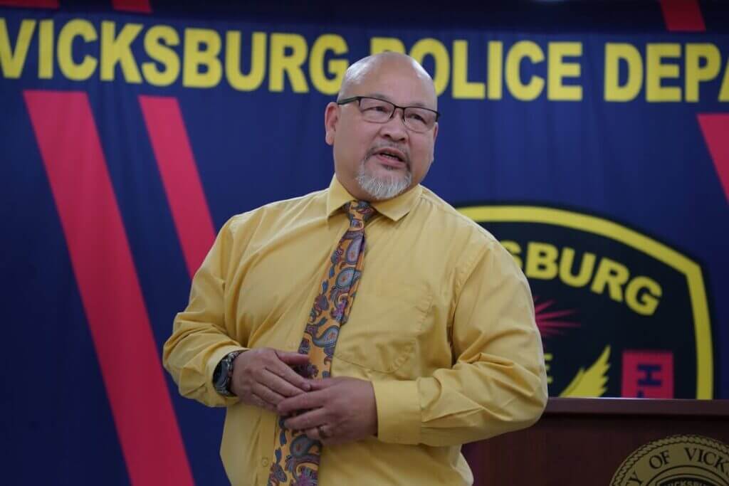 Vicksburg officer Hung M. Nguyen retires after 25 years