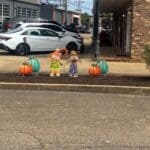 Volunteers help decorate downtown Pontotoc for fall f73bcb40962e7843926a7842